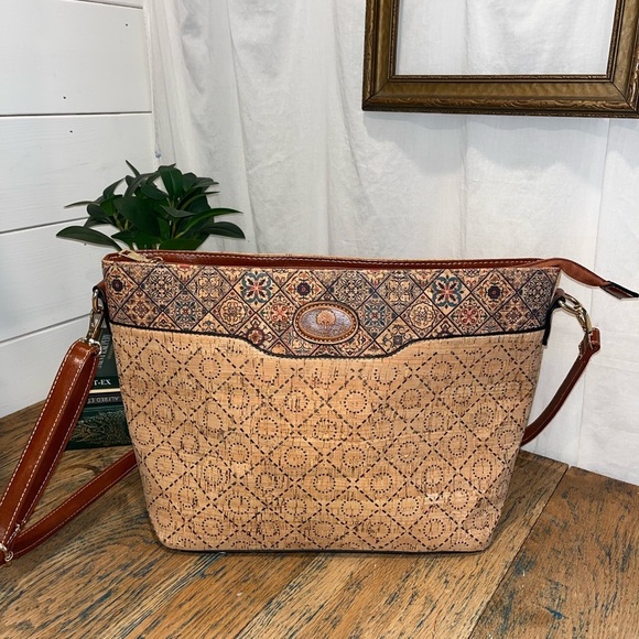 🤎NATURAL CORK – Patterned Cork Crossbody Bag - Picture 1 of 10